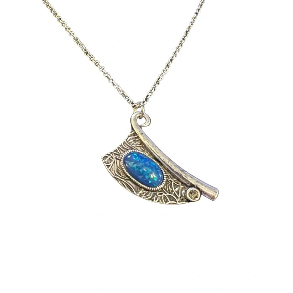 New~ HOWARDS
Remy Azure Pendant Necklace. Adjustable - Picture 4 of 5